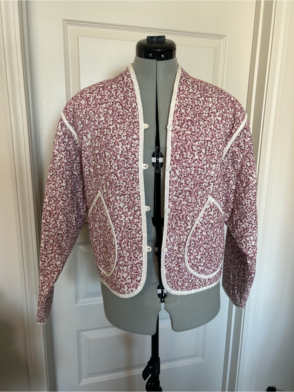 Universal Thread Pink Floral Quilted Jacket with White Trim